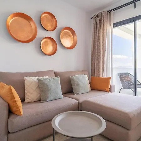 Amazing In With 3 Bedrooms, Wifi And Outdoor Swimming Pool Apartman