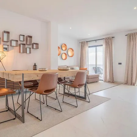 Apartman Amazing In With 3 Bedrooms, Wifi And Outdoor Swimming Pool