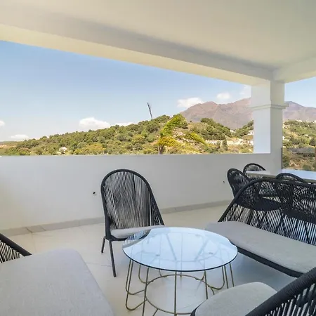 Amazing In With 3 Bedrooms, Wifi And Outdoor Swimming Pool