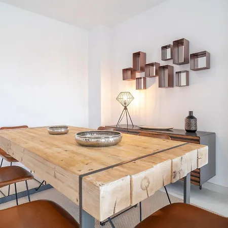 Apartman Amazing In With 3 Bedrooms, Wifi And Outdoor Swimming Pool