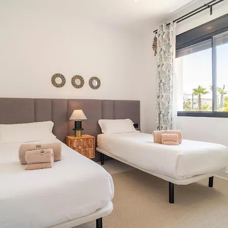 Amazing In With 3 Bedrooms, Wifi And Outdoor Swimming Pool Apartman