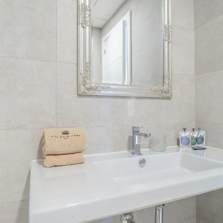 Apartman Amazing In With 3 Bedrooms, Wifi And Outdoor Swimming Pool Estepona