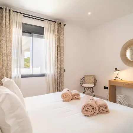 Amazing In With 3 Bedrooms, Wifi And Outdoor Swimming Pool Apartman