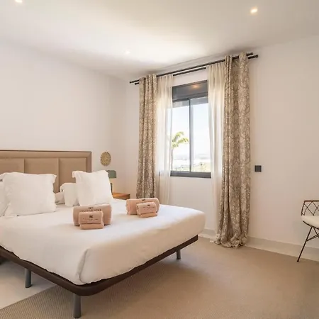 Amazing In With 3 Bedrooms, Wifi And Outdoor Swimming Pool Estepona